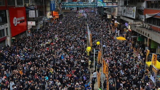 Hong Kong'da yeni yılın ilk günü protestolarla başladı