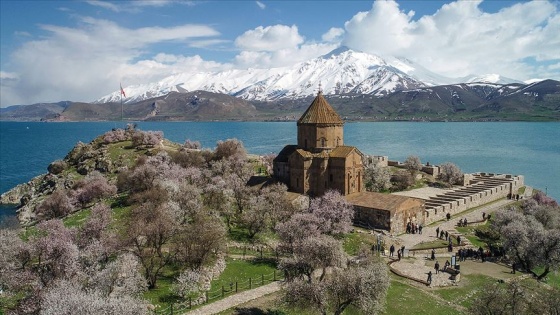 Hoşgörü adası Akdamar'da ayin hazırlığı