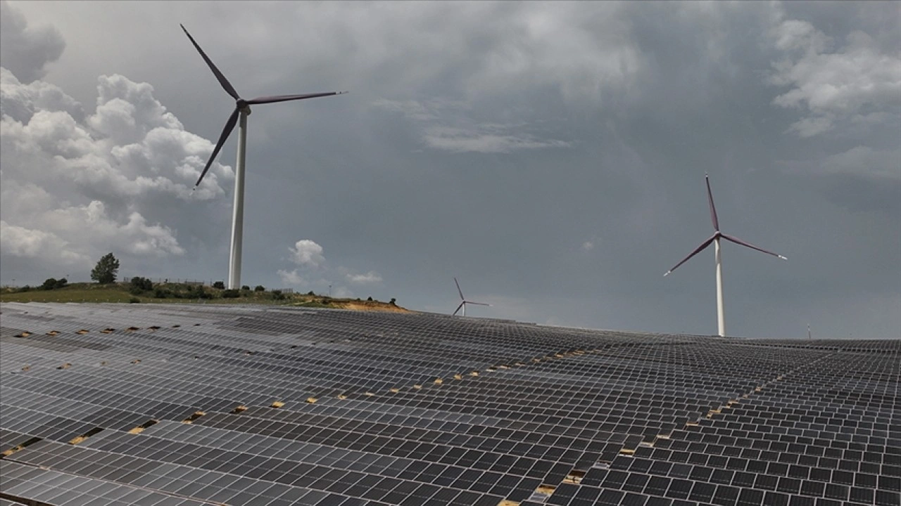 Hükümetlerin taahhütlerine rağmen, yenilenebilir enerji hedefleri son bir yılda neredeyse değişmedi