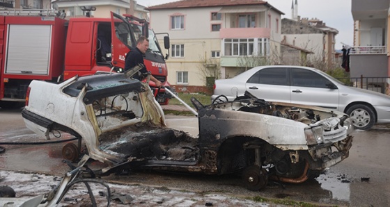 Hurdacılar aracı parçalarken yangın çıktı