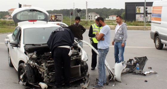 Hurdaya dönen araçtan burnu bile kanamadan çıktı!