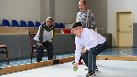 Huzurevi sakinleri 'bocce' ile zinde kalıyor