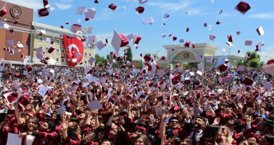 İAÜ’de 11'nci mezuniyet coşkusu