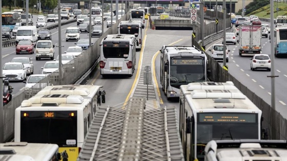 İBB Meclisi 300 metrobüs için 90 milyon avro dış borca onay verdi