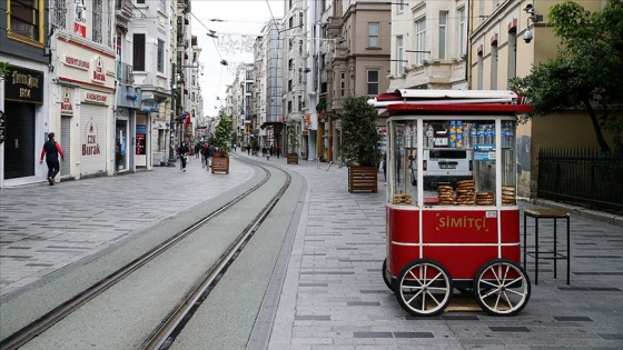 İBB, Taksim Meydanı ve İstiklal Caddesi'ndeki tezgahların işgaliye izinlerini iptal etti