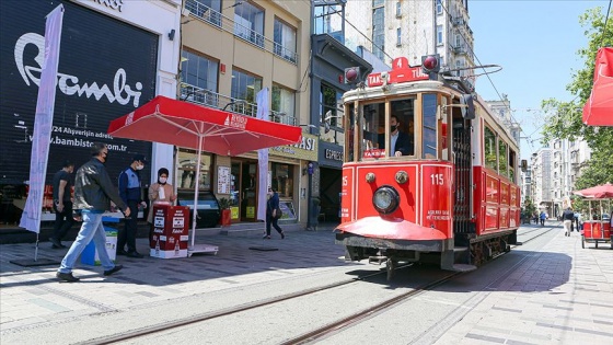 İBB ve Beyoğlu Belediyesi arasında İstiklal Caddesi&#039;ndeki &#039;tak&#039; anlaşmazlığı