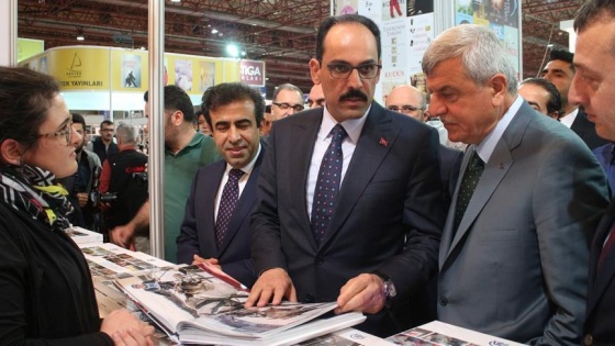 İbrahim Kalın, Kocaeli Kitap Fuarı'ndaki AA standını ziyaret etti