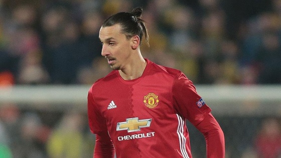 Ibrahimovic 1 yıl daha Manchester United'da