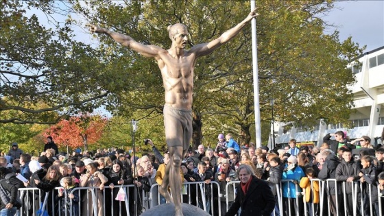 Ibrahimovic'in heykeli dikildi