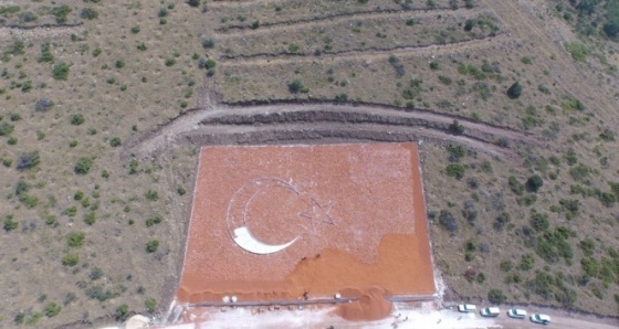 İç Anadolu’nun en büyük Türk bayrağı şekilleniyor