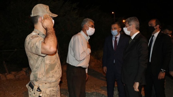 İçişleri Bakan Yardımcısı Muhterem İnce'den kızları intihar eden aileye taziye ziyareti