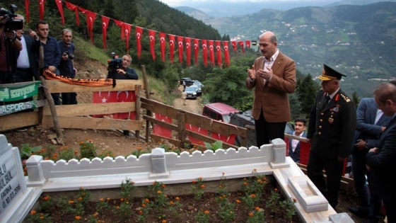 İçişleri Bakanı Soylu, Eren'in kabrini ziyaret etti