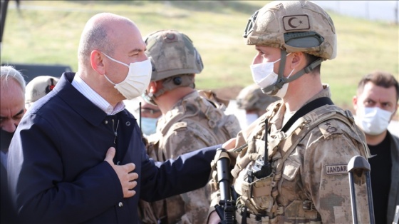 İçişleri Bakanı Soylu, Gabar Dağı&#039;ndaki Akrep Üs Bölgesi&#039;nde askerlerle bayramlaştı