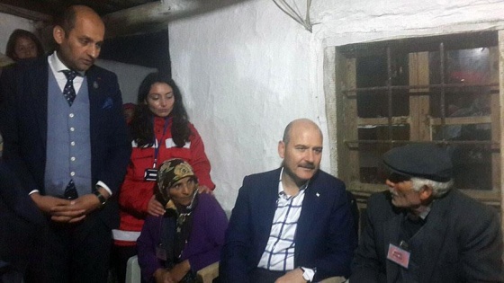 İçişleri Bakanı Soylu şehit ailesini ziyaret etti