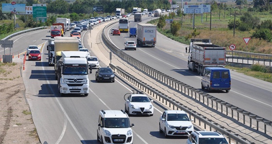 İçişleri Bakanlığı'ndan kazaların yoğun olduğu yollarda SMS'li uyarı