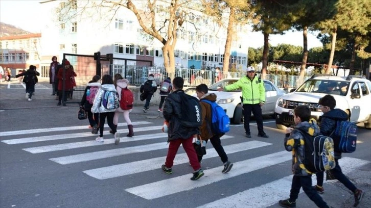 İçişleri Bakanlığından okul ve öğrenci yurtları çevreleri ile servis araçlarına yönelik denetim