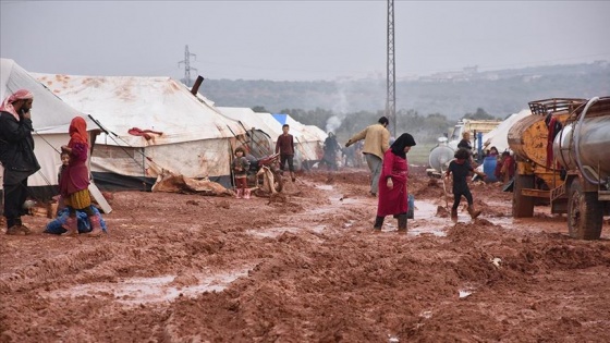 İdlib'de çadırdaki sobadan zehirlenen 4 kişilik aile can verdi