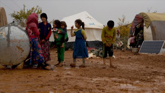 İdlib'de çadırını su basan sığınmacı: Güneş doğana kadar üşüyoruz
