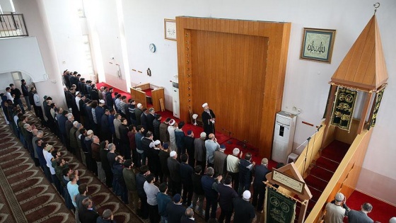İdlib'de hayatını kaybedenler için gıyabi cenaze namazı kılındı
