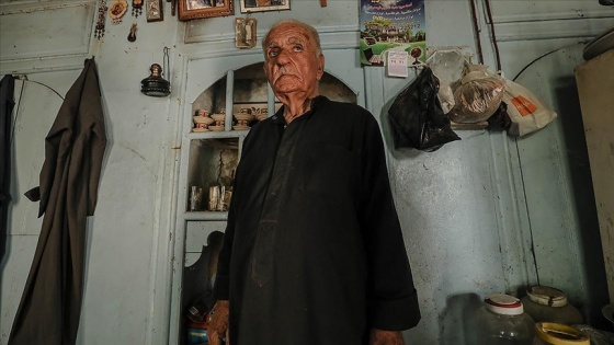 İdlib'in 90 yaşındaki Hacı lakaplı Hristiyan'ı Butrus, Suriye'den başka yerde yaşamak istemiyor