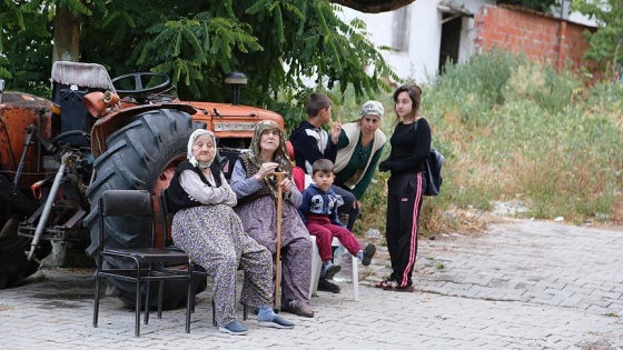 İftara 1,5 saat kala deprem olunca oruçlarını sokakta açtılar