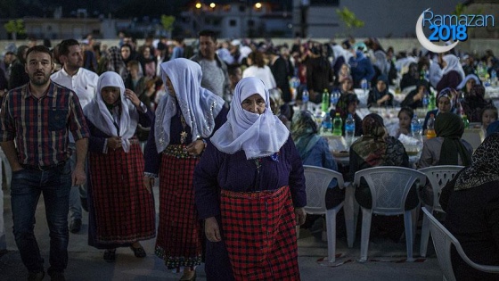 İftarın yaklaştığını davul sesinden anlıyorlar