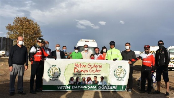 İHH gönüllüsü yetimlere farkındalık için 2 bin 920 kilometre pedal çevirdi