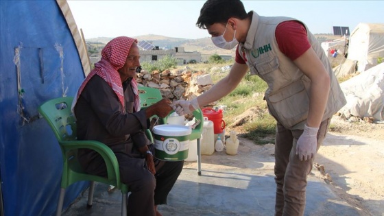 İHH İdlib'de ihtiyaç sahibi 200 bin sivile iftar ulaştırdı