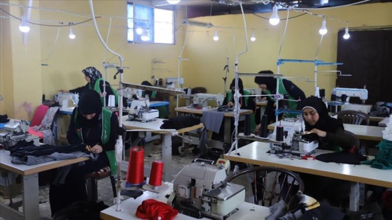 İHH'nın desteklediği atölyede Suriyeli yetim ve öksüzler için bayramlık elbise üretilecek