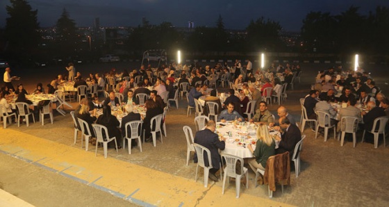 İhlas Koleji'nde iftar programı düzenlendi