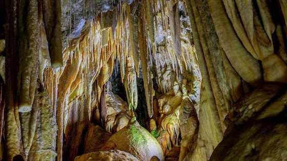 İki katlı mağara 'Makarna' sarkıtları ile hayran bırakıyor