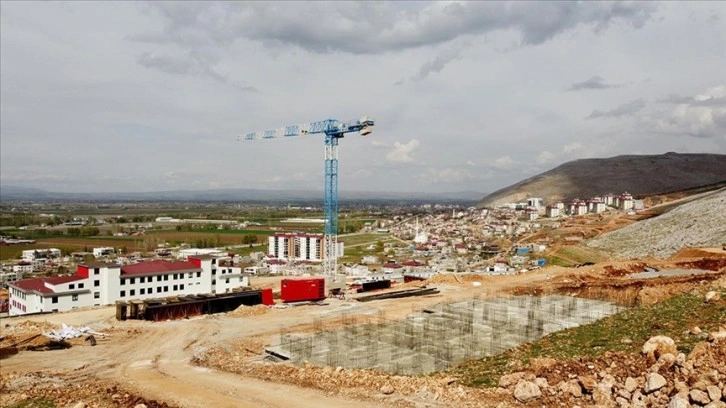 İkinci depremin merkez üssü Elbistan'da kalıcı konutlar yükseliyor