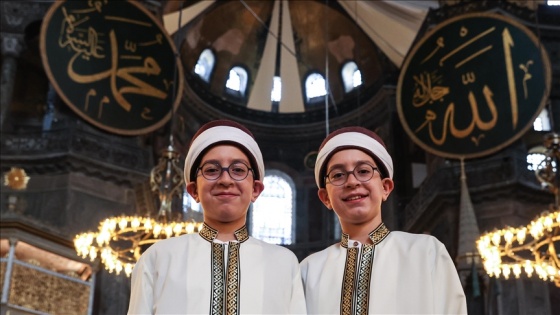 İkiz kardeşler hafızlık icazet sevincini Ayasofya-i Kebir Cami-i Şerifi'nde yaşadı