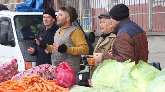 İlçe pazarı yirmi yıldır duayla kuruluyor