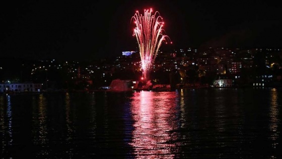 İletişim Başkanlığı Haliç'te Preveze Deniz Zaferi için hologram gösterisi düzenledi