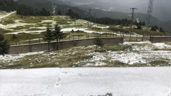 Ilgaz Dağı'na Haziran'da kar yağdı