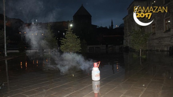 İlk iftar topu Kars'ta atıldı