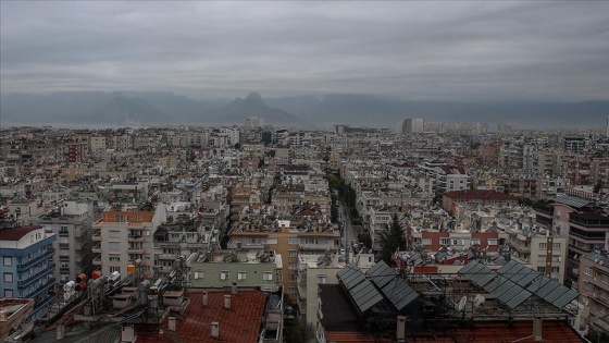 İlk kırmızı kodlu uyarının yapıldığı Antalya'da yağış başladı