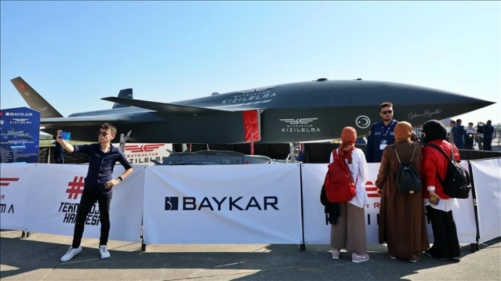 İlk uçuşuna hazırlanan Bayraktar Kızılelma, TEKNOFEST KARADENİZ'de vitrine çıktı