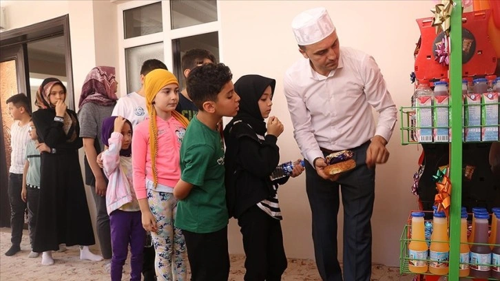 İmam ve müezzin kurduğu 'Çocuk Market' ile yeni nesile camiyi sevdiriyor