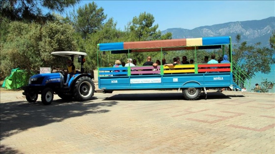 İncekum'un tadını yerli turistler çıkarıyor