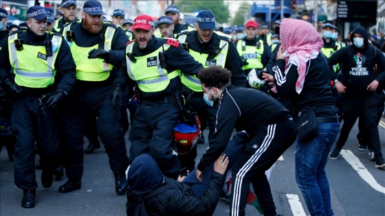 İngiltere'de Filistin'e destek için toplanan göstericilere polis müdahale etti