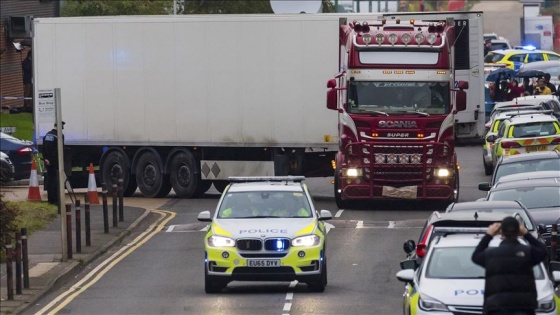 İngiltere'de tırın arkasında 39 cesedin bulunmasıyla ilgili gözaltı