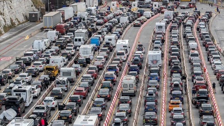 İngiltere Dışişleri Bakanı Truss, seyahat sorunu konusunda Fransa'yı suçladı