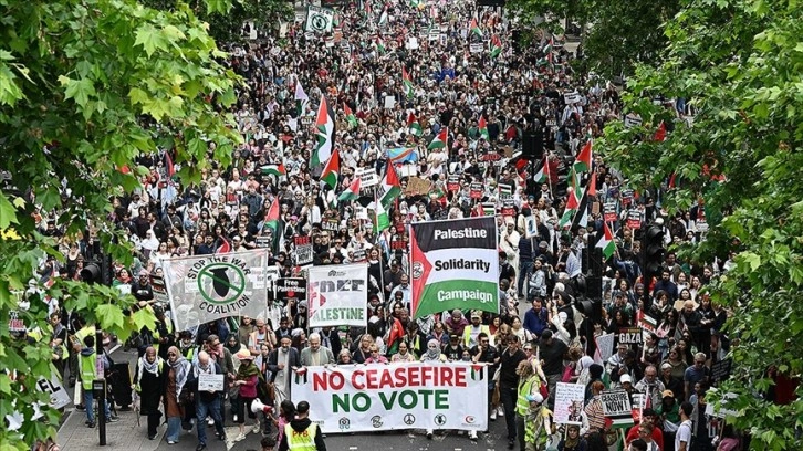 İngiltere ve İsviçre'de on binlerce kişi Gazze için sokaklara indi
