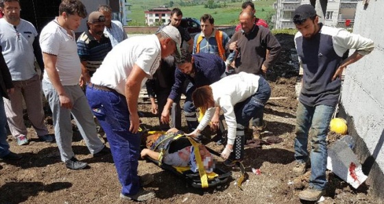 İnşaattan düşen işçi, ağır yaralandı