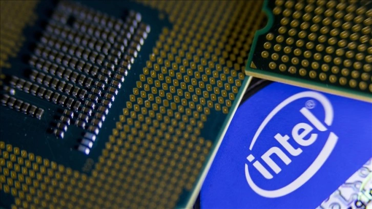 Intel'in geliri geçen yılın son çeyreğinde arttı