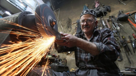 Iraklı bıçak ustası dede mesleğini yaşatmaya devam ediyor