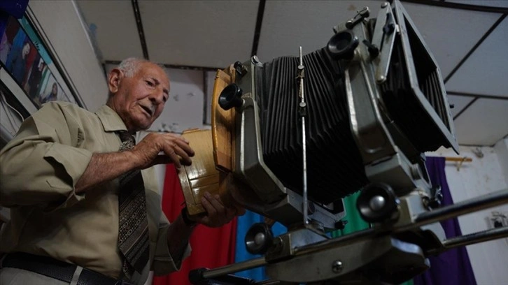 Iraklı fotoğrafçı çocukluk hayali olan mesleğini 70 yıldır sürdürüyor