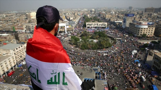 Iraklılar Başbakan'ın 'eve dönün' çağrısına rağmen meydanlarda